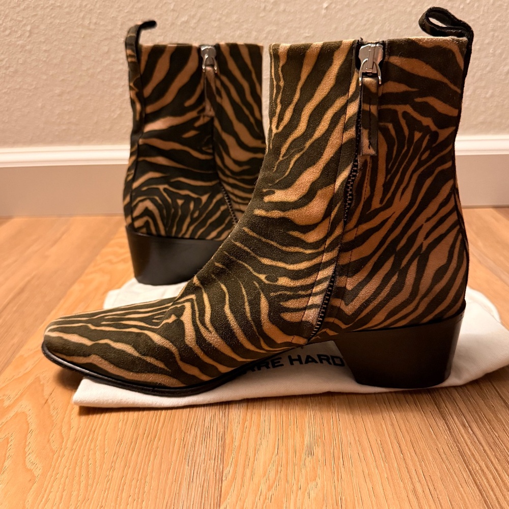 LIKE NEW Pierre Hardy Animal print boot - size 37/US 7